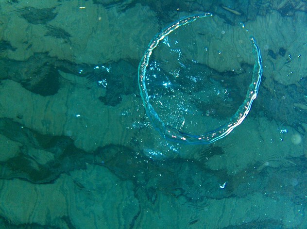 Underwater bubble